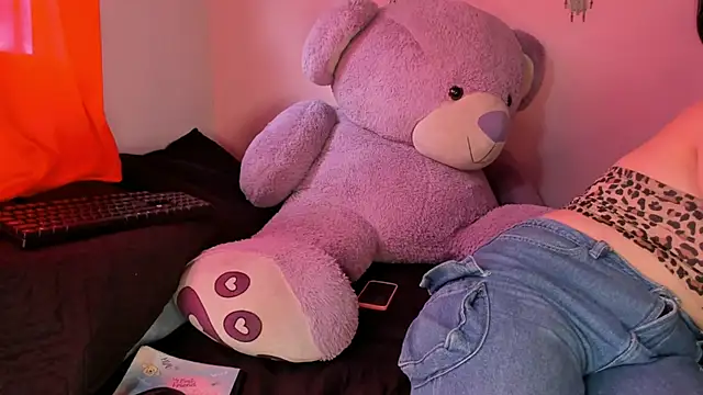 Maddy Jhonsson online show from March 13, 2026, 5:07 pm