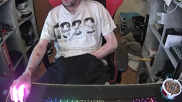 DerGeileLoveboy online show from June 8, 2026, 7:42 am