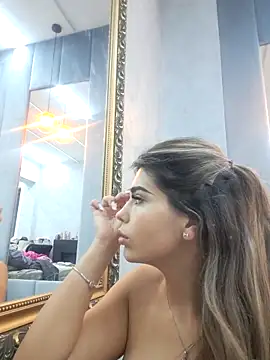 Bella Posh online show from October 23, 2025, 4:33 am