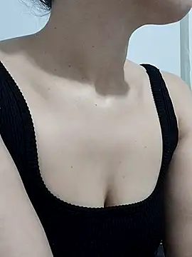 Snapshot of BUSE8821 chatting on October 21, 2025, 9:03 pm BUSE8821 online show from October 21, 2025, 9:03 pm