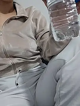 Snapshot of BUSE8821 chatting on October 16, 2025, 9:56 pm BUSE8821 online show from October 16, 2025, 9:56 pm