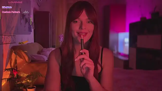 Snapshot of CherryRed_Girl chatting on April 4, 2026, 10:05 pm CherryRed Girl online show from April 4, 2026, 10:05 pm