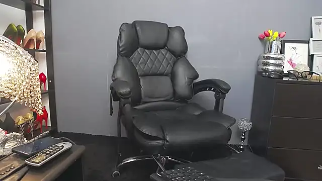 MissVonnTease online show from April 21, 2026, 5:08 pm