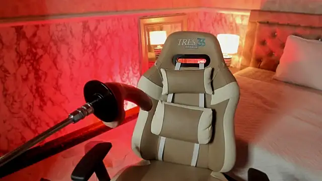 CandyKissx online show from November 22, 2025, 8:08 pm