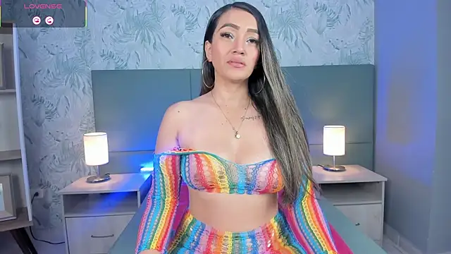 Gabriellacox online show from December 1, 2025, 7:37 pm