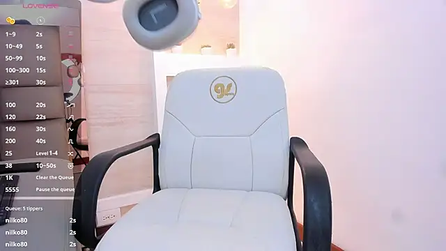 Snapshot of selena_foxshade chatting on February 24, 2025, 9:30 pm selena foxshade online show from February 24, 2025, 9:30 pm