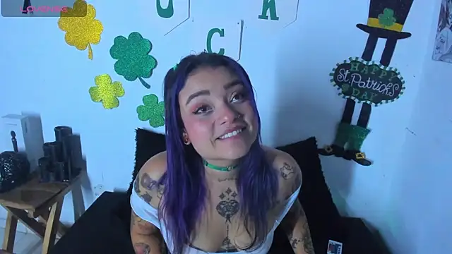 Snapshot of ChloeAllennn chatting on March 18, 2025, 6:28 am ChloeAllennn online show from March 18, 2025, 6:28 am