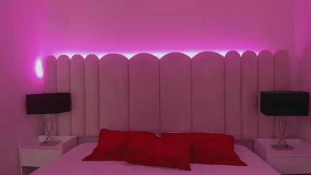 Antonella Smiith  online show from October 29, 2025, 1:43 pm