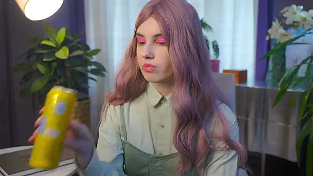 LucettaBurks online show from February 25, 2025, 11:21 am