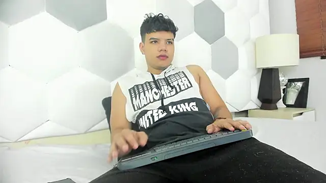 Snapshot of Axel_Forte chatting on April 9, 2026, 1:28 pm Axel Forte online show from April 9, 2026, 1:28 pm