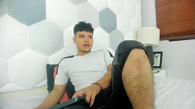 Snapshot of Axel_Forte chatting on April 18, 2026, 1:46 pm Axel Forte online show from April 18, 2026, 1:46 pm