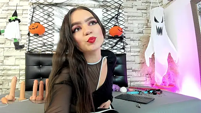 Agata  Rose online show from October 28, 2025, 12:00 am