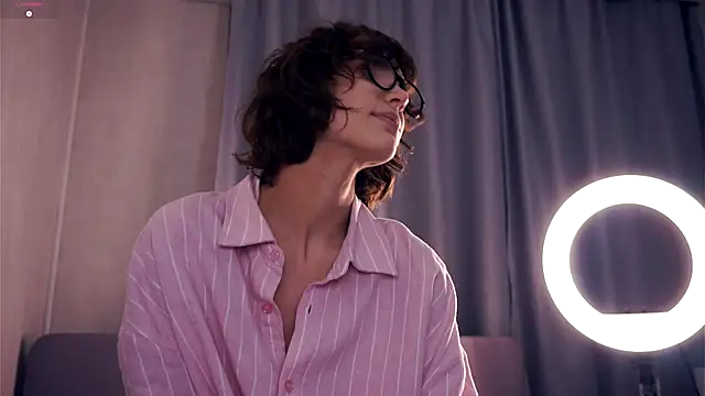 Snapshot of SibleyBurner chatting on November 9, 2025, 7:40 pm SibleyBurner online show from November 9, 2025, 7:40 pm