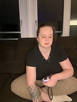curvy eina online show from March 7, 2025, 7:27 pm