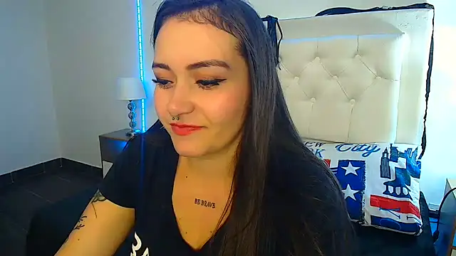 Luna kitty online show from March 22, 2025, 3:41 am