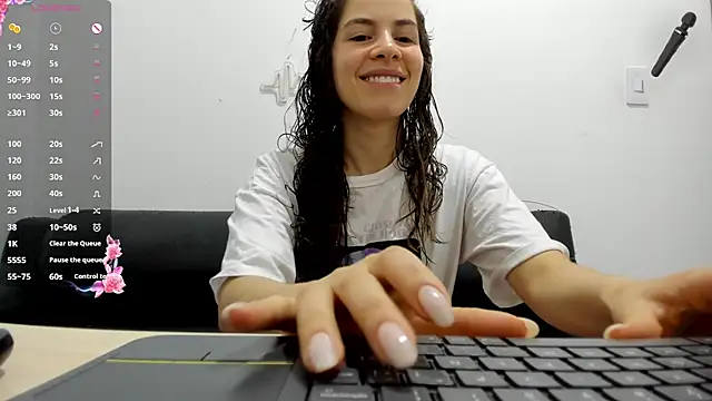 jessyegoldenn online show from July 27, 2026, 2:46 pm
