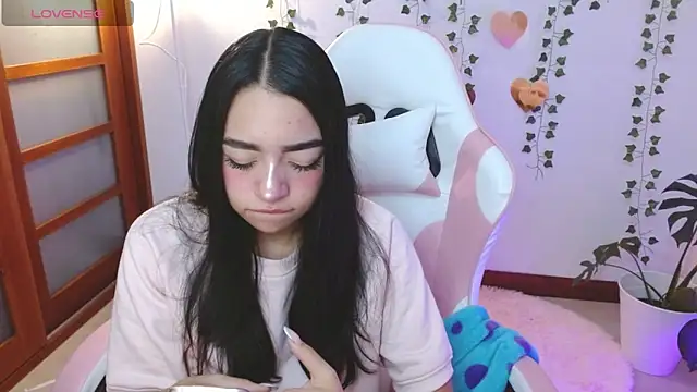 hellokitty  valery online show from June 22, 2026, 2:39 am