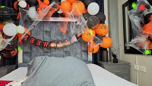 Effie cooper online show from October 27, 2025, 7:15 pm