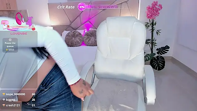 Snapshot of Corina_White chatting on November 6, 2025, 6:45 pm Corina White online show from November 6, 2025, 6:45 pm