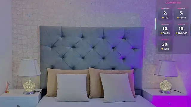 ChloeMoon9 online show from April 6, 2026, 1:01 pm