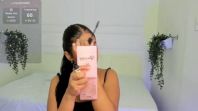 Snapshot of ChloeMoon9 chatting on March 3, 2025, 12:06 pm ChloeMoon9 online show from March 3, 2025, 12:06 pm