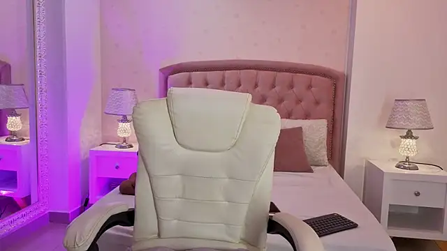 ChloeMoon9 online show from July 14, 2026, 1:28 pm