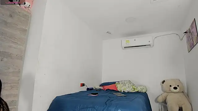 flor herrera01 online show from February 14, 2026, 4:56 am