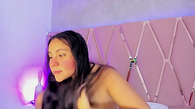 Snapshot of Emily_Black1 chatting on October 19, 2025, 2:58 am Emily Black1 online show from October 19, 2025, 2:58 am