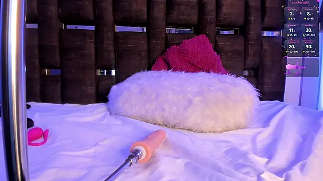 Snapshot of ValentinoMoreti chatting on March 17, 2025, 8:18 am ValentinoMoreti online show from March 17, 2025, 8:18 am