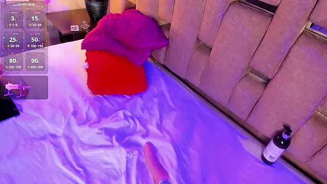 Snapshot of ValentinoMoreti chatting on March 15, 2025, 8:04 am ValentinoMoreti online show from March 15, 2025, 8:04 am