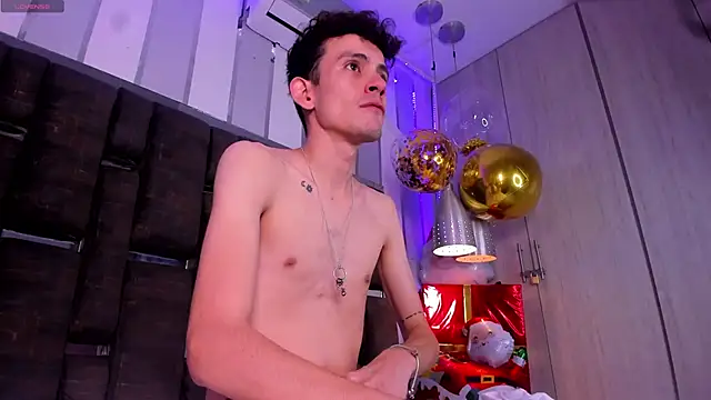 ValentinoMoreti online show from December 18, 2025, 5:34 am