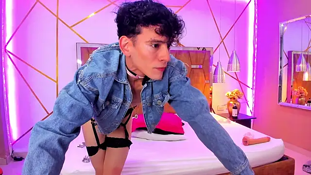 Snapshot of ValentinoMoreti chatting on March 18, 2025, 5:12 am ValentinoMoreti online show from March 18, 2025, 5:12 am