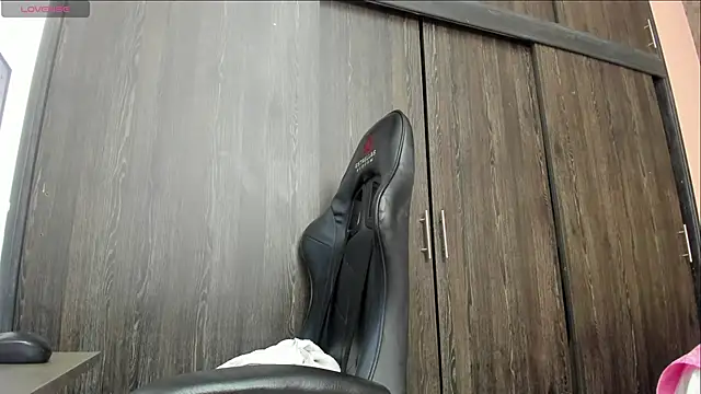 Snapshot of ava-am chatting on March 11, 2025, 5:57 am ava-am online show from March 11, 2025, 5:57 am