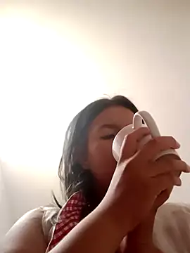 Snapshot of krolay16 chatting on March 20, 2025, 7:35 pm krolay16 online show from March 20, 2025, 7:35 pm