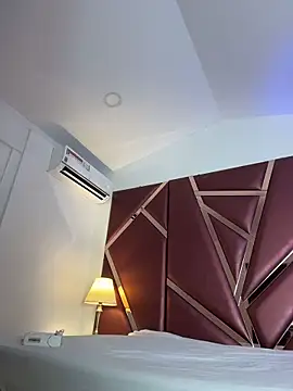 Snapshot of DanielaMedinaa chatting on October 18, 2025, 8:00 pm DanielaMedinaa online show from October 18, 2025, 8:00 pm