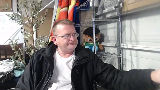 Snapshot of Randomoldguy615 chatting on March 7, 2025, 1:31 am Randomoldguy615 online show from March 7, 2025, 1:31 am