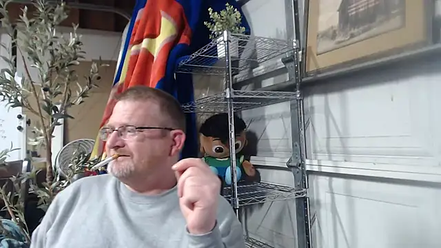 Snapshot of Randomoldguy615 chatting on March 2, 2025, 12:42 am Randomoldguy615 online show from March 2, 2025, 12:42 am