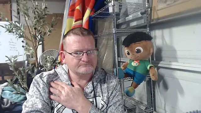 Snapshot of Randomoldguy615 chatting on March 20, 2025, 12:40 am Randomoldguy615 online show from March 20, 2025, 12:40 am