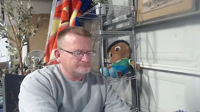 Snapshot of Randomoldguy615 chatting on March 23, 2025, 12:36 am Randomoldguy615 online show from March 23, 2025, 12:36 am