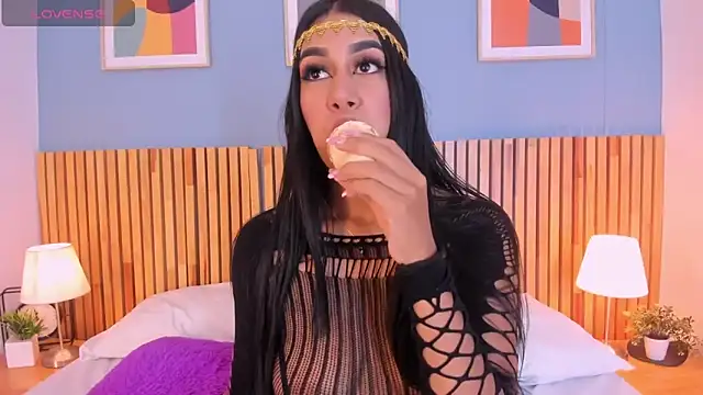 AnnieGibbyns online show from October 17, 2025, 8:43 pm