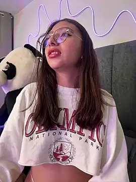 Dirty-Bunnyyy online show from May 15, 2026, 3:04 am