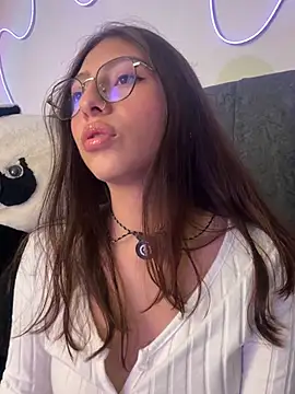 Dirty-Bunnyyy online show from June 15, 2026, 3:40 am