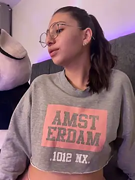 Dirty-Bunnyyy online show from April 7, 2026, 3:08 am