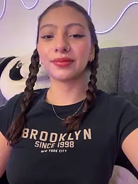 Dirty-Bunnyyy online show from May 17, 2026, 5:29 am