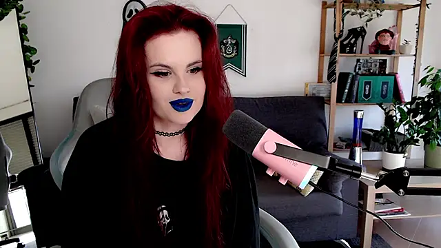 Della Ideal online show from November 11, 2025, 9:04 am