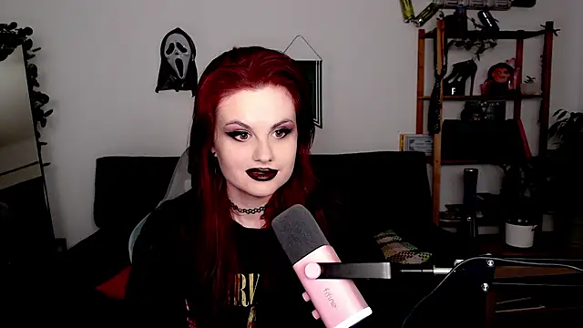 Della Ideal online show from November 10, 2025, 6:35 pm