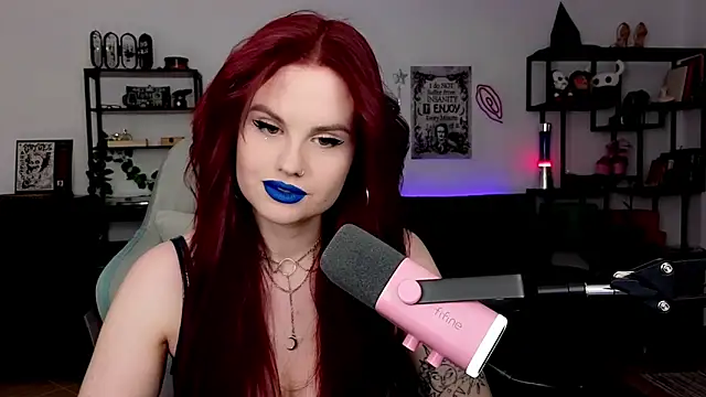 Snapshot of Della_Ideal chatting on April 7, 2026, 6:21 pm Della Ideal online show from April 7, 2026, 6:21 pm