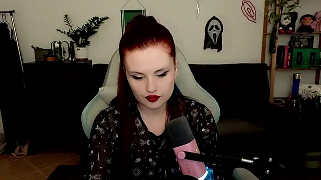 Snapshot of Della_Ideal chatting on December 14, 2025, 5:07 pm Della Ideal online show from December 14, 2025, 5:07 pm