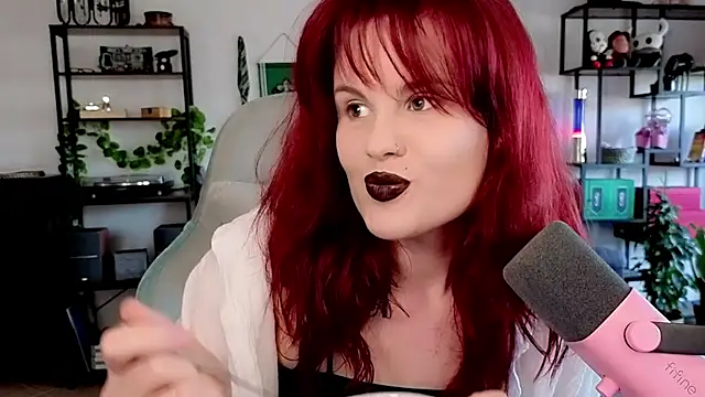 Snapshot of Della_Ideal chatting on April 15, 2026, 5:28 pm Della Ideal online show from April 15, 2026, 5:28 pm