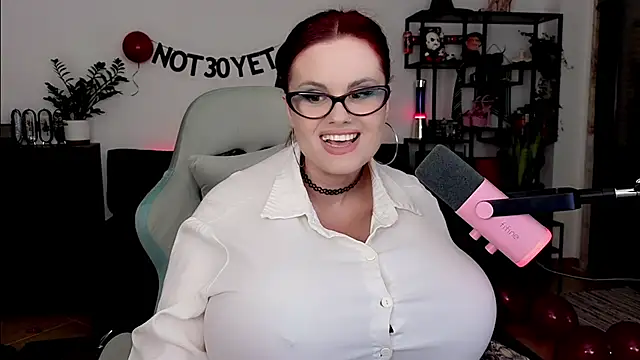 Snapshot of Della_Ideal chatting on March 4, 2026, 6:48 pm Della Ideal online show from March 4, 2026, 6:48 pm